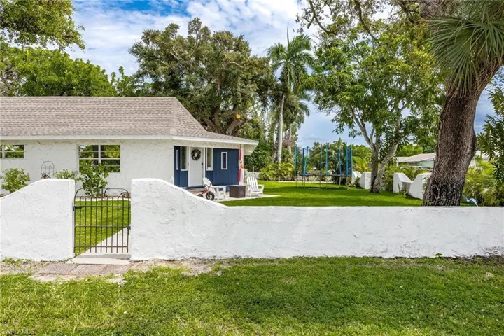 3923 Marvaez St, Fort Myers Fl 33901