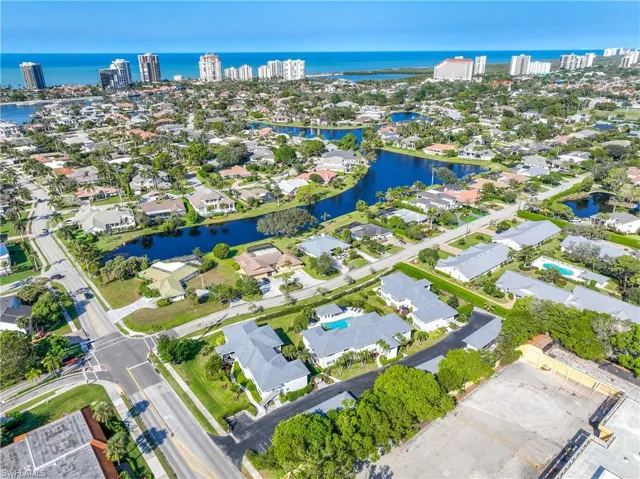 Park Shore Beach club eligible, just minutes to Naples white pristine beaches.