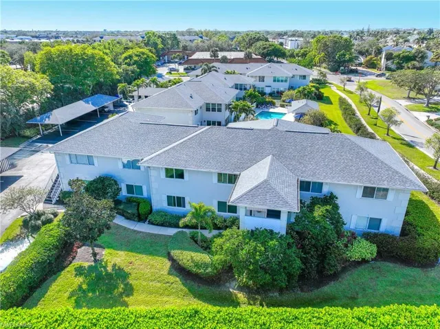 731  Neapolitan  WAY, Naples, FL 34103
