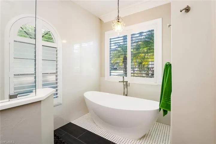 11723 Longshore Way E, Naples, Florida 34119