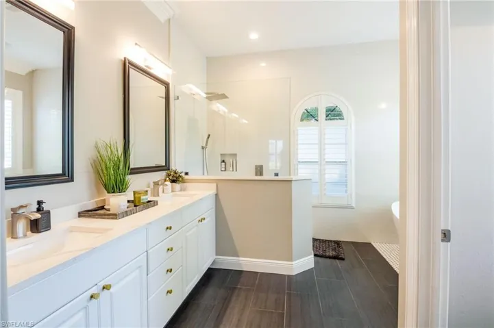 11723 Longshore Way E, Naples, Florida 34119