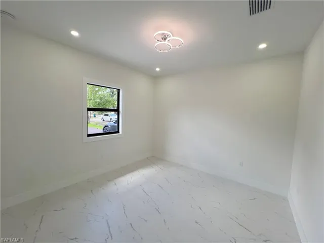 Den, could be used as an office, playroom, even guest bed