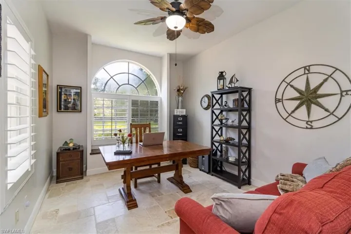 Lovely office/den