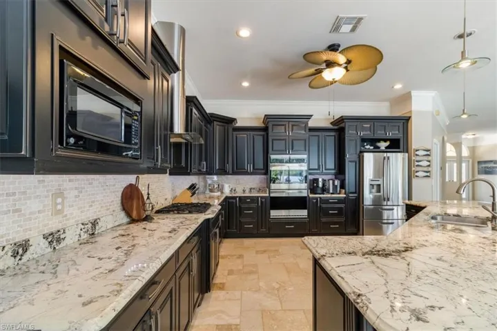 Large Island Kitchen with LOADS of counter space