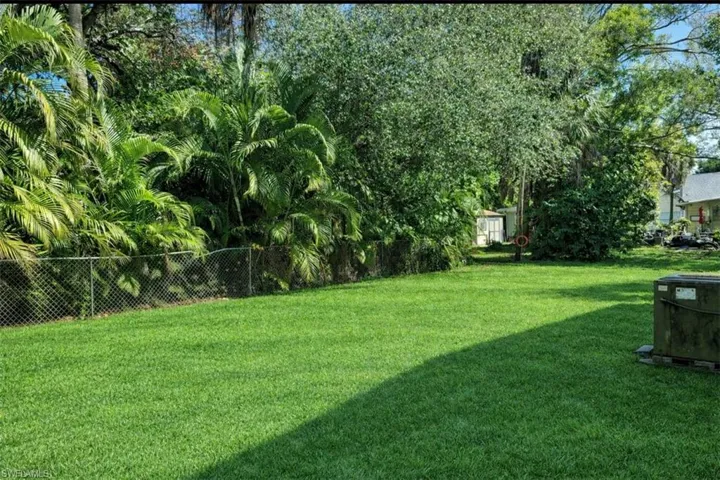 917  Freemont  ST, Fort Myers, FL 33916