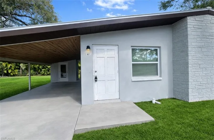 917  Freemont  ST, Fort Myers, FL 33916