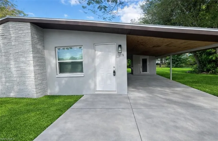 917  Freemont  ST, Fort Myers, FL 33916