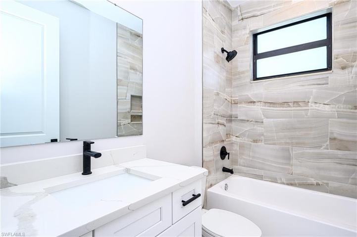 Upstairs guest full bathroom