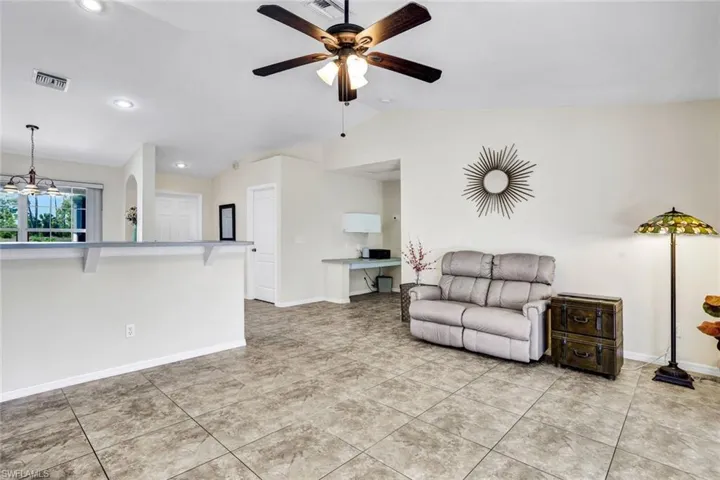 206  Wilmington  PKWY, Cape Coral, FL 33993