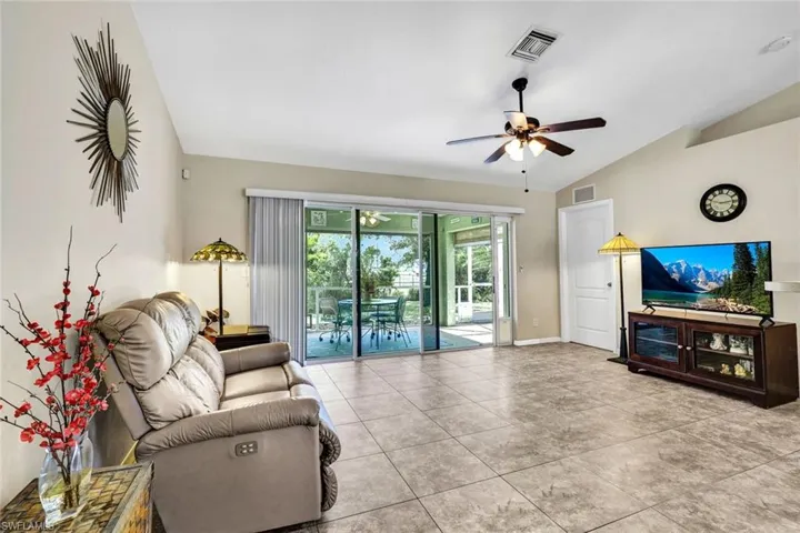206  Wilmington  PKWY, Cape Coral, FL 33993