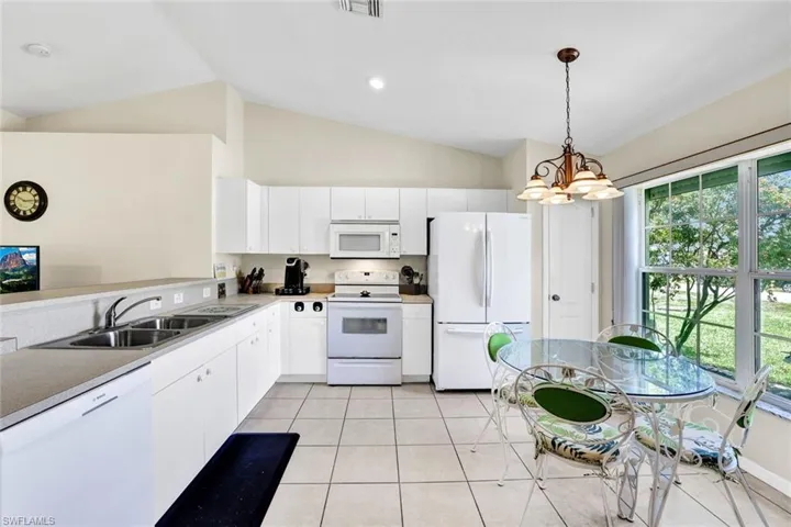 206  Wilmington  PKWY, Cape Coral, FL 33993