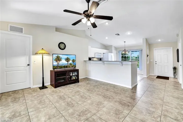 206  Wilmington  PKWY, Cape Coral, FL 33993
