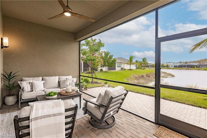 Relax on your screened lanai that includes long lake views.  Whether you are a ready or napper, it won't matter.  This quiet part of the home is just what you need!