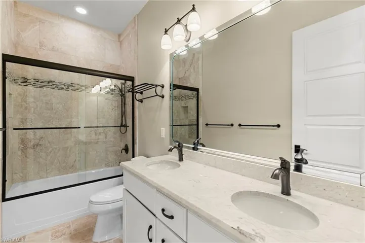 Double sinks and shower/tub combo