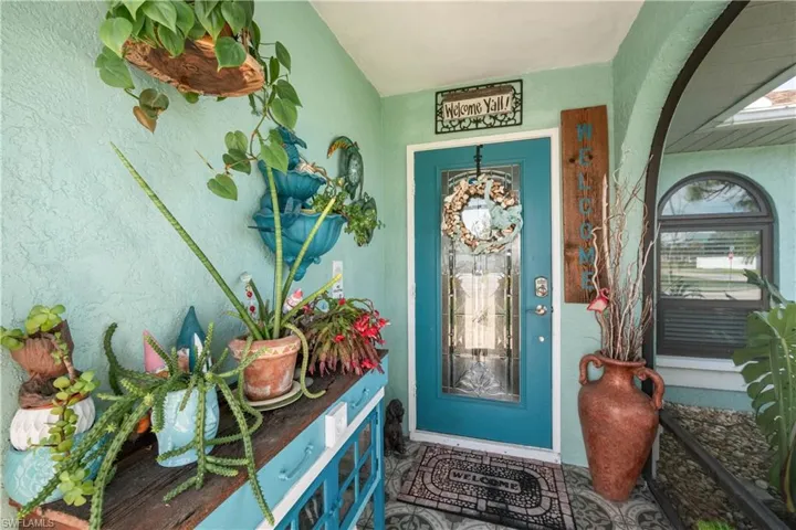 Inviting Screened Entry