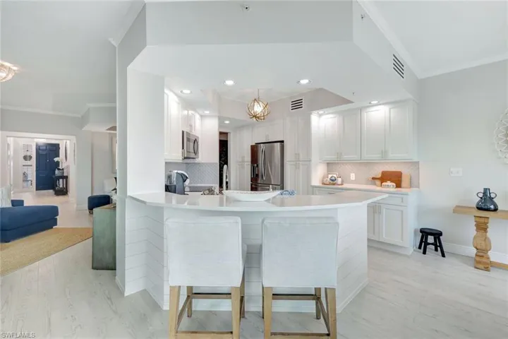 Kitchen with expansive breakfast bar