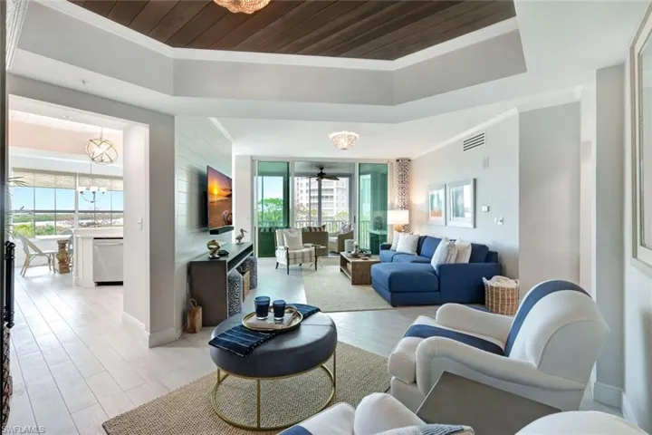 Gorgeous Great room with Tray Ceiling