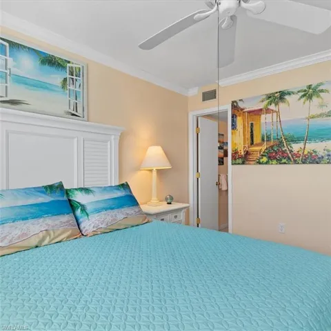 En suite entrance from master bedroom....