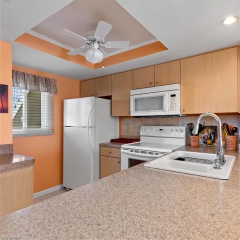 Great layout in this kitchen.