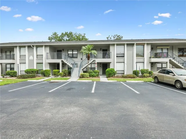 1211 Commonwealth Cir C – 104, Naples, Florida 34116