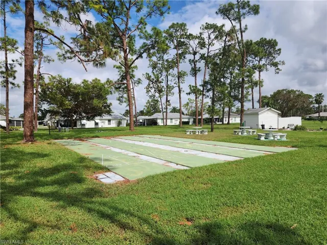 Pinewood Shuffleboard Courts