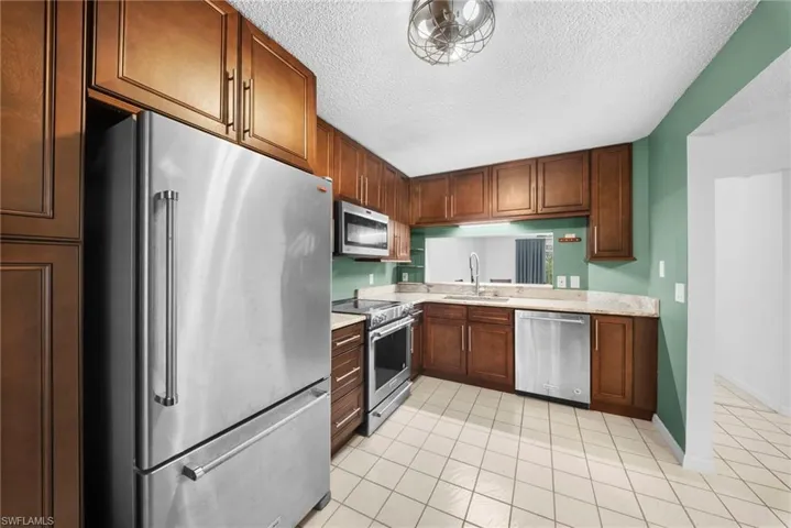 7761  Jewel  LN, Naples, FL 34109