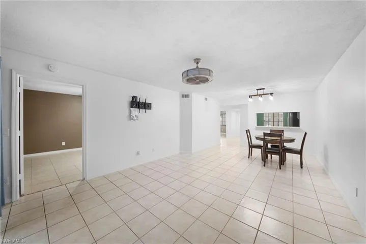 7761  Jewel  LN, Naples, FL 34109