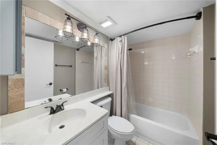 7761  Jewel  LN, Naples, FL 34109