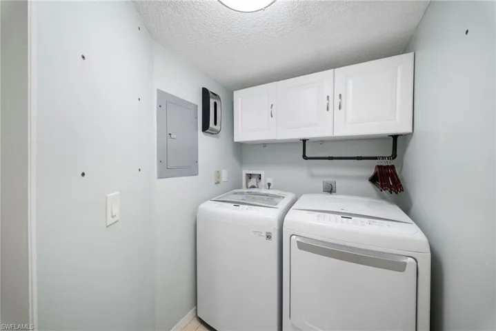 7761  Jewel  LN, Naples, FL 34109