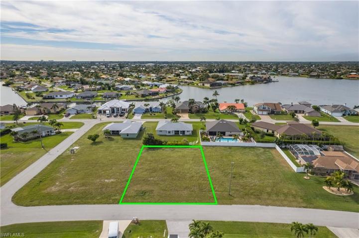 1014 SW 4th AVE, CAPE CORAL FL 33991
