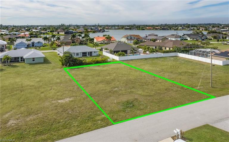 1014 SW 4th AVE, CAPE CORAL FL 33991