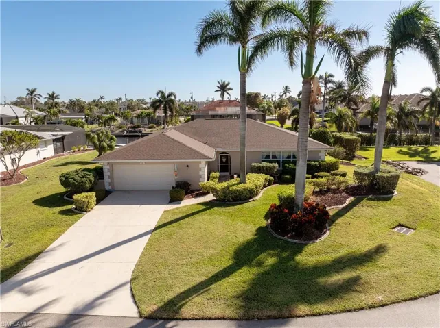 Ranch-style house with large front yard