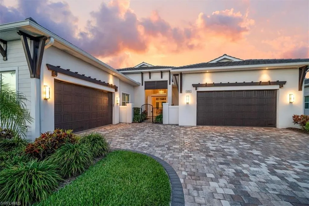 8761 Saint Lucia DR, Naples, FL 34114,225005806