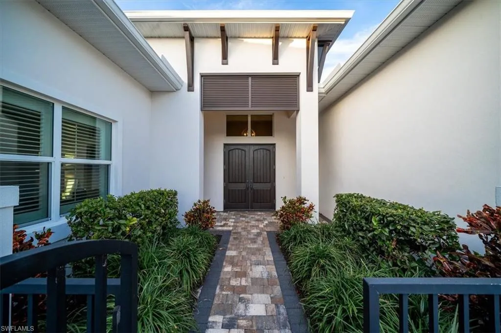 8761 Saint Lucia DR, Naples, FL 34114,225005806