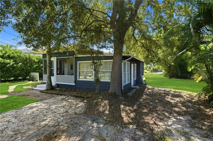 1166 12th Ave N, Naples, Florida 34102