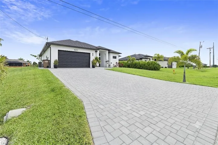 2425 Sw 2nd Ter, Cape Coral, Florida 33991