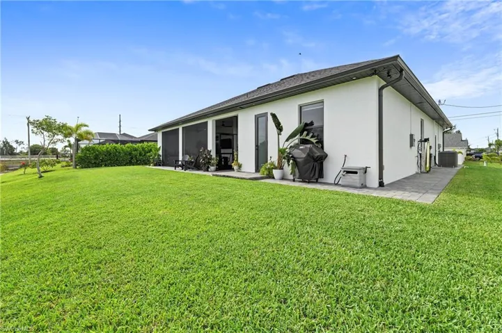2425 Sw 2nd Ter, Cape Coral, Florida 33991