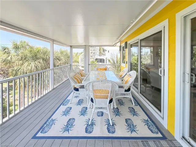 Sunroom / solarium with plenty of natural light