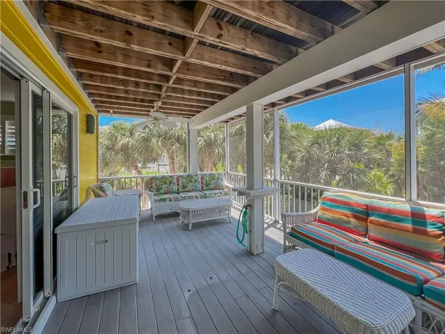 Deck with ceiling fan