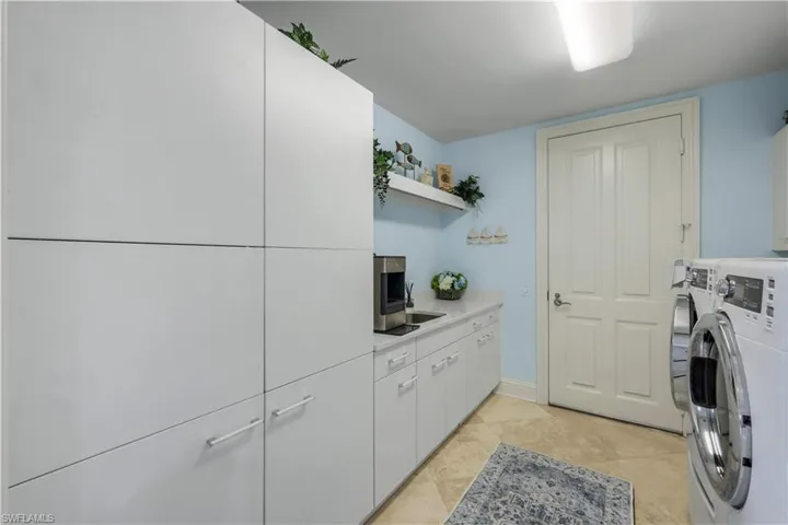 81 Seagate Dr 803, Naples, Florida 34103