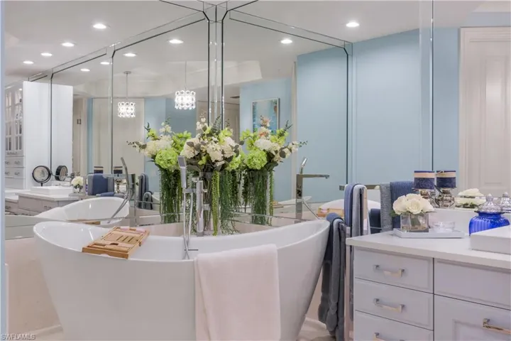 81 Seagate Dr 803, Naples, Florida 34103