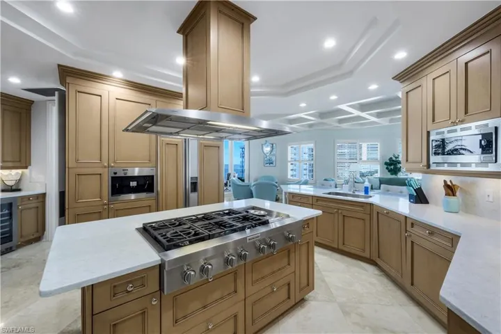 81 Seagate Dr 803, Naples, Florida 34103