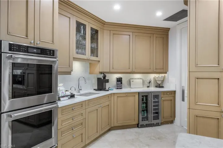 81 Seagate Dr 803, Naples, Florida 34103