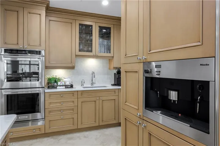81 Seagate Dr 803, Naples, Florida 34103
