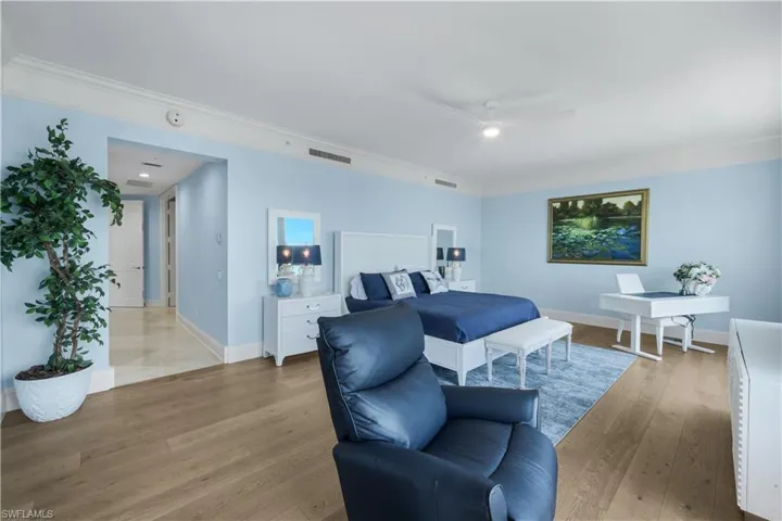 81 Seagate Dr 803, Naples, Florida 34103