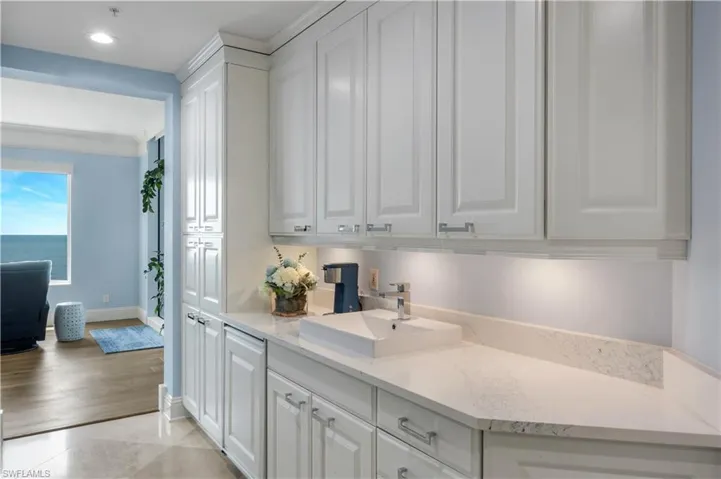 81 Seagate Dr 803, Naples, Florida 34103