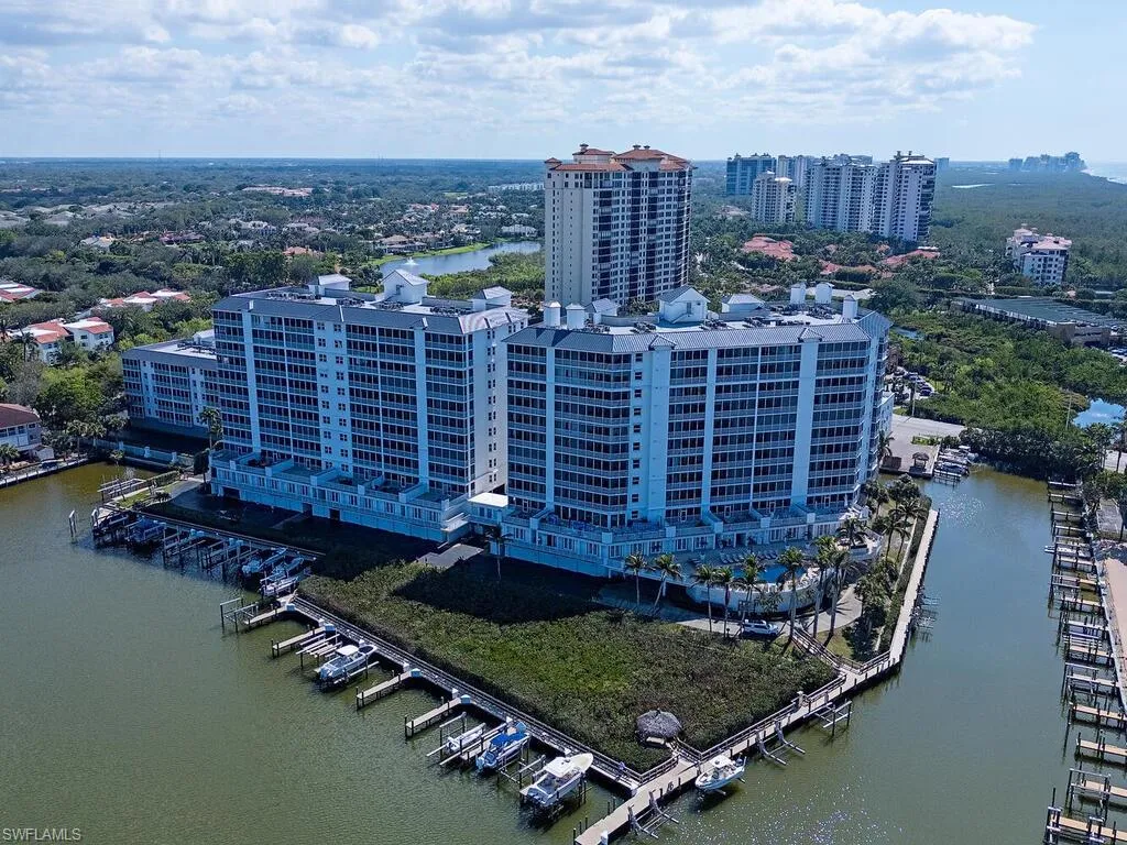 400 FLAGSHIP DR, Naples, FL 34108,225041410