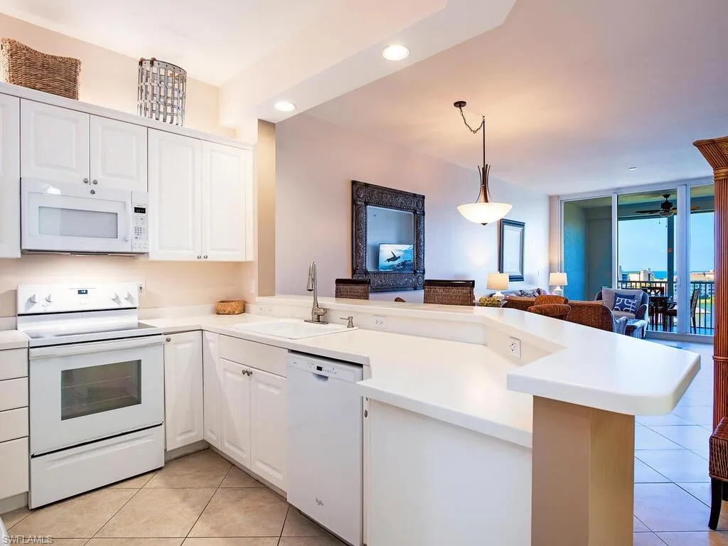 400 FLAGSHIP DR, Naples, FL 34108,225041410