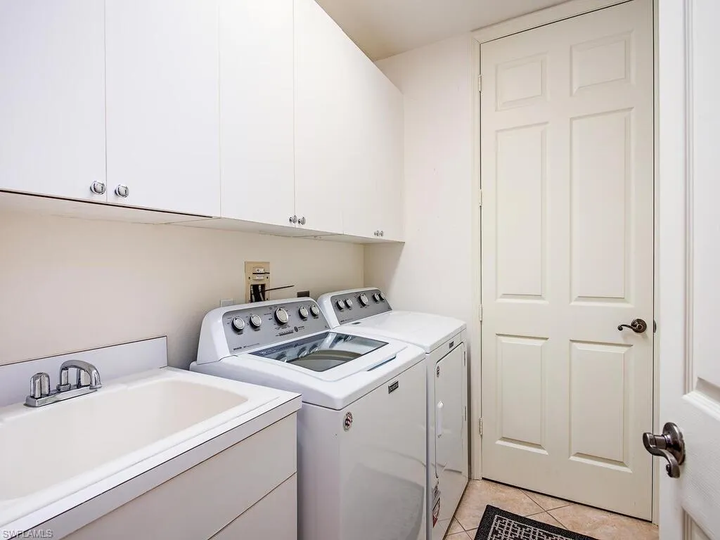 400 FLAGSHIP DR, Naples, FL 34108,225041410