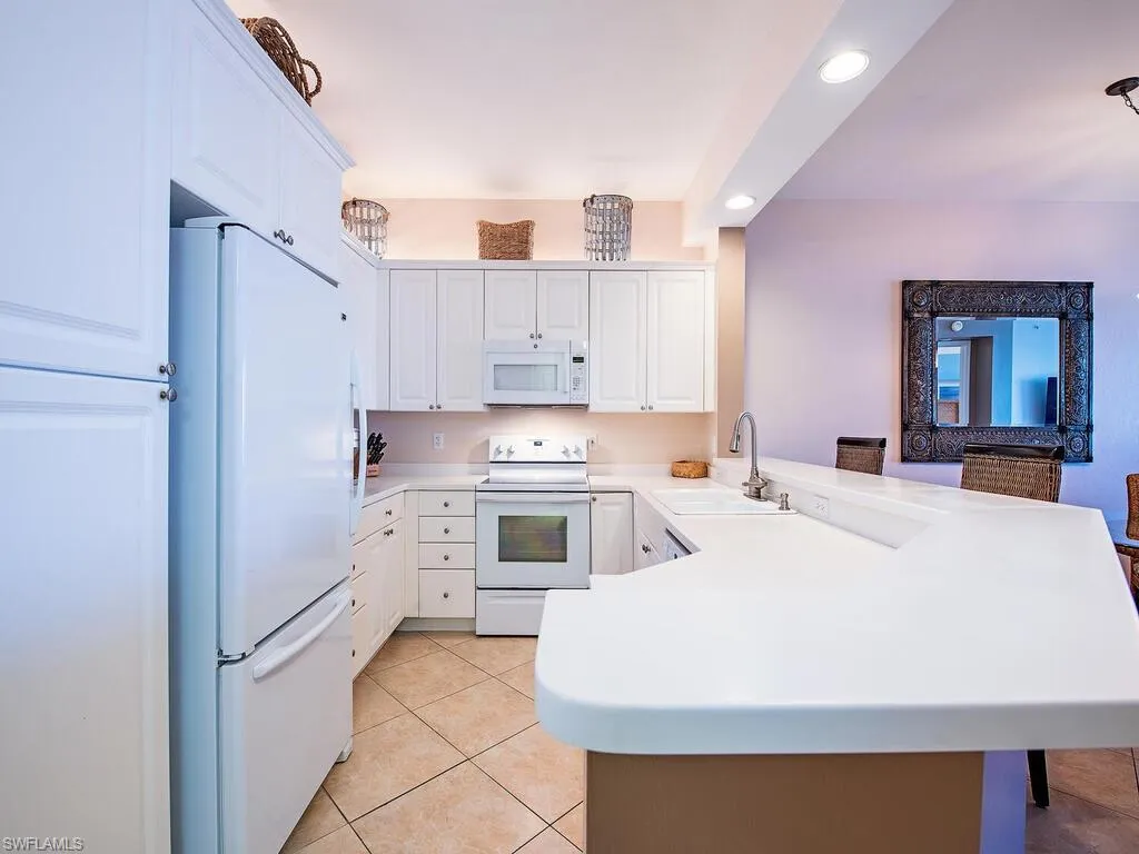 400 FLAGSHIP DR, Naples, FL 34108,225041410